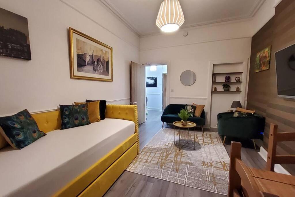 Leith Spectacular Apartment By Sensational Stay Short Lets & Serviced Accommodation With 6 Separate Beds & 2 Baths Edinburgh Bagian luar foto