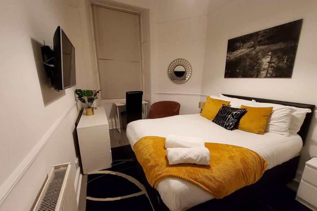 Leith Spectacular Apartment By Sensational Stay Short Lets & Serviced Accommodation With 6 Separate Beds & 2 Baths Edinburgh Bagian luar foto