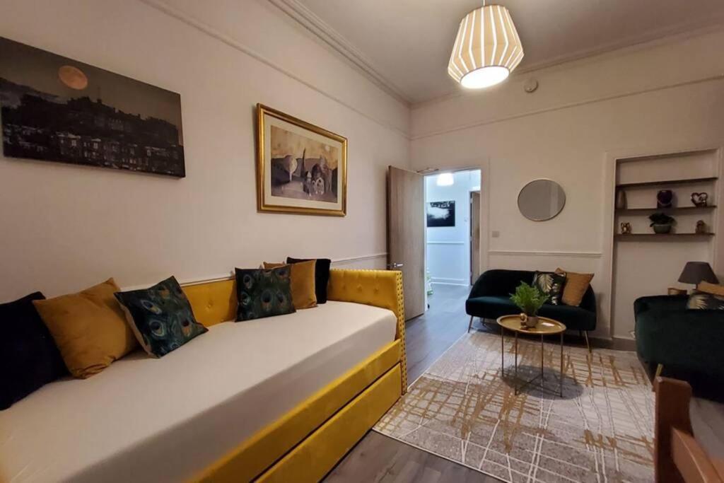 Leith Spectacular Apartment By Sensational Stay Short Lets & Serviced Accommodation With 6 Separate Beds & 2 Baths Edinburgh Bagian luar foto