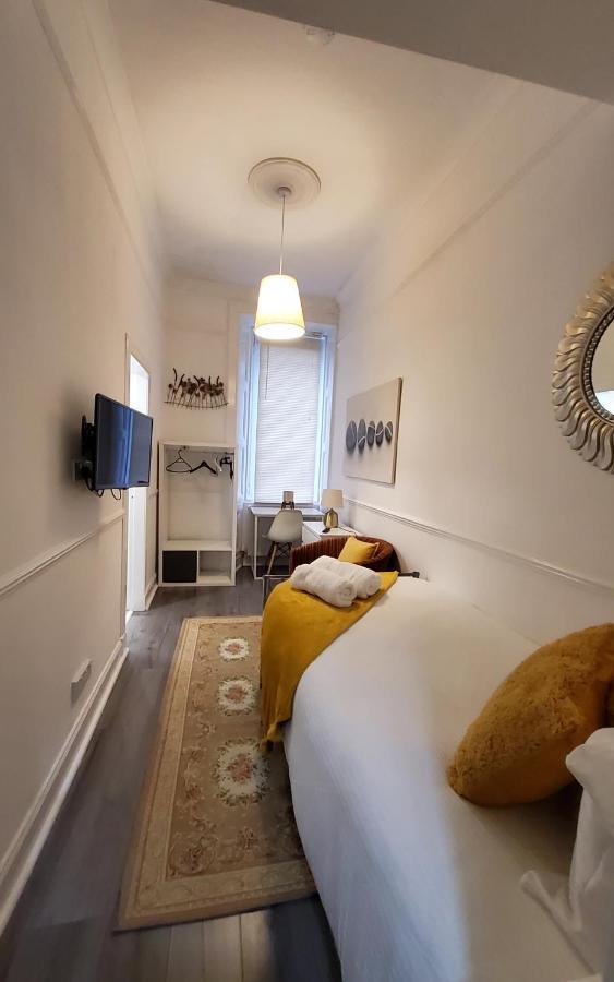 Leith Spectacular Apartment By Sensational Stay Short Lets & Serviced Accommodation With 6 Separate Beds & 2 Baths Edinburgh Bagian luar foto